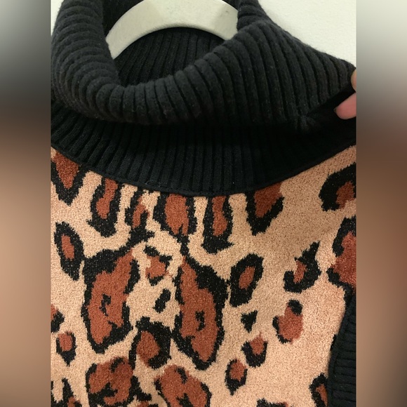 NWOT Free People Chenille animal print turtleneck crop sweater size medium - Picture 6 of 9